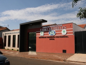 Foto de Centro de Formação Profissional Rural em São Manuel, SP por Solutudo