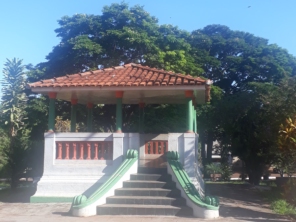 Foto de Praça Gervásio dos Santos em Pederneiras, SP por Solutudo