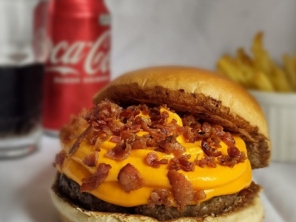 Foto de howdy burguers em Pederneiras, SP por Solutudo