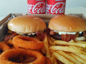 Foto de howdy burguers em Pederneiras, SP por Solutudo