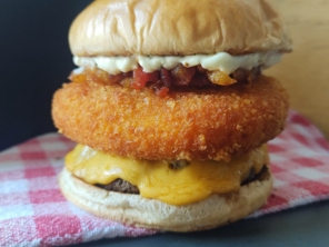 Foto de howdy burguers em Pederneiras, SP por Solutudo