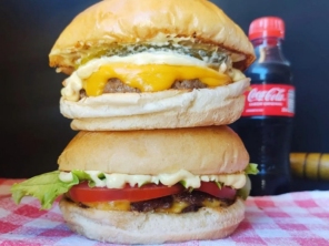Foto de howdy burguers em Pederneiras, SP por Solutudo
