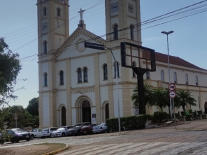 Foto de Rodoviaria de Itapolis em Itápolis, SP por Solutudo