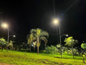 Foto de Bosque das Luzes em Santa Cruz do Rio Pardo, SP por Solutudo
