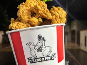 Foto de Mr.frango magnífico em Santa Cruz do Rio Pardo, SP por Solutudo