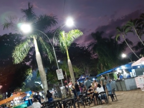 Foto de Feira Da Lua em Santa Cruz do Rio Pardo, SP por Solutudo
