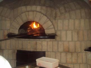 Foto de Mão na Roda Pizzaria em Botucatu, SP por Solutudo