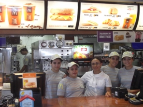 Foto de Restaurante McDonald's em Botucatu, SP por Solutudo