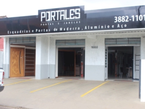 Foto de Portales Portas e Janelas em Botucatu, SP por Solutudo