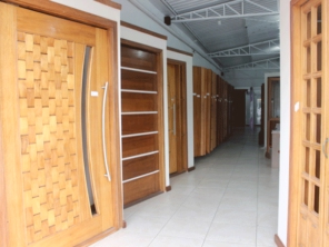 Foto de Portales Portas e Janelas em Botucatu, SP por Solutudo