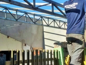 Foto de BotuPortões Serralheria em Botucatu, SP por Solutudo