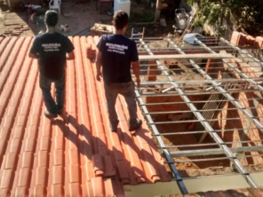 Foto de BotuPortões Serralheria em Botucatu, SP por Solutudo