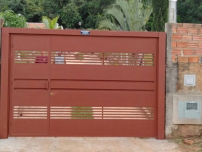 Foto de BotuPortões Serralheria em Botucatu, SP por Solutudo