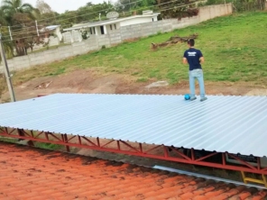 Foto de BotuPortões Serralheria em Botucatu, SP por Solutudo
