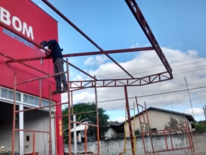 Foto de BotuPortões Serralheria em Botucatu, SP por Solutudo