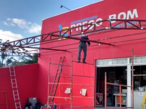 Foto de BotuPortões Serralheria em Botucatu, SP por Solutudo