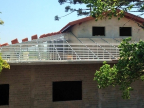 Foto de BotuPortões Serralheria em Botucatu, SP por Solutudo