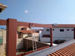 Foto de BotuPortões Serralheria em Botucatu, SP por Solutudo
