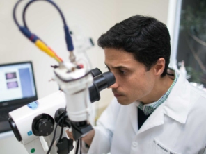 Foto de Dr. Armando Delmanto em Botucatu, SP por Solutudo
