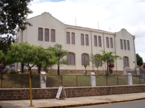 Foto de Escola Municipal EMEF “Dr. Augusto Reis” em São Manuel, SP por Solutudo
