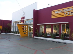 Foto de Academia 725 em Botucatu, SP por Solutudo