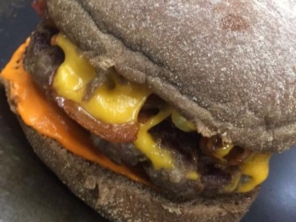 Foto de Gula Burgs em São Manuel, SP por Solutudo