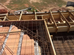 A F & B Ferragens em Avaré atua no mercado de aço para construção civil cortado, dobrado e armado, há mais de 6 anos, com total dedicação a seus clientes. 
Aqui você encontra colunas, vigas, sapatas, vergalhões, brocas, treliças, malha pop, pregos e arames recozidos. 


PRATICIDADE E AGILIDADE, OFERECENDO SOLUÇÕES INOVADORAS, PARA CONSTRUÇÃO CIVIL, GARANTINDO ASSIM A SATISFAÇÃO DOS NOSSOS CLIENTE,  PROFISSIONAIS DA CONSTRUÇÃO CIVIL, DO PEDREIRO AO ENGENHEIRO .