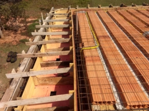 A F & B Ferragens em Avaré atua no mercado de aço para construção civil cortado, dobrado e armado, há mais de 6 anos, com total dedicação a seus clientes. 
Aqui você encontra colunas, vigas, sapatas, vergalhões, brocas, treliças, malha pop, pregos e arames recozidos. 


PRATICIDADE E AGILIDADE, OFERECENDO SOLUÇÕES INOVADORAS, PARA CONSTRUÇÃO CIVIL, GARANTINDO ASSIM A SATISFAÇÃO DOS NOSSOS CLIENTE,  PROFISSIONAIS DA CONSTRUÇÃO CIVIL, DO PEDREIRO AO ENGENHEIRO .
