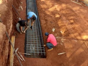 A F & B Ferragens em Avaré atua no mercado de aço para construção civil cortado, dobrado e armado, há mais de 6 anos, com total dedicação a seus clientes. 
Aqui você encontra colunas, vigas, sapatas, vergalhões, brocas, treliças, malha pop, pregos e arames recozidos. 


PRATICIDADE E AGILIDADE, OFERECENDO SOLUÇÕES INOVADORAS, PARA CONSTRUÇÃO CIVIL, GARANTINDO ASSIM A SATISFAÇÃO DOS NOSSOS CLIENTE,  PROFISSIONAIS DA CONSTRUÇÃO CIVIL, DO PEDREIRO AO ENGENHEIRO .