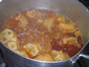 Preparando um delicioso caldo de mocotó