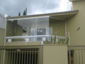 Foto de Casa dos Vidros em Botucatu, SP por Solutudo