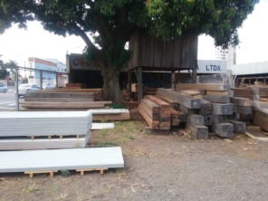 Foto de Chalé Madeiras em Assis, SP por Solutudo