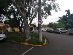 Foto de EMEF "Professor Arnaldo Moraes Ribeiro" em Santa Cruz do Rio Pardo, SP por Solutudo