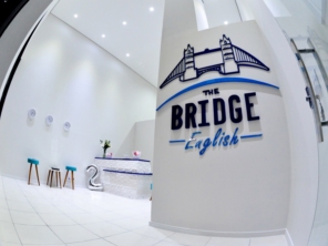 Foto de The Bridge English em Botucatu, SP por Solutudo