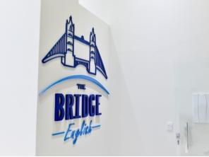 Foto de The Bridge English em Botucatu, SP por Solutudo