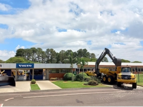 Foto de Volvo Construction Equipment - Pederneiras Plant em Pederneiras, SP por Solutudo