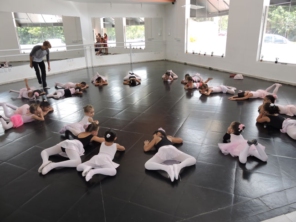 Foto de Arabesque Studio de Dança & Produções em Valinhos, SP por Solutudo