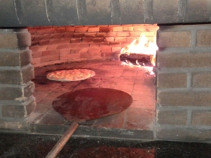 Foto de Friends Pizzaria & Chopperia em Bom Jesus dos Perdões, SP por Solutudo
