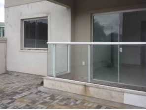 Em vidro de segurança de acordo com normas da ABNT e Bombeiros protege a sacada de sua casa ou comercio e também cria um espaço reservado e de segurança para a piscina de seu condomínio, clube ou residencia