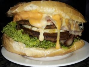 Foto de Toninho Lanches em Assis, SP por Solutudo