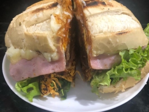 Foto de Toninho Lanches em Assis, SP por Solutudo