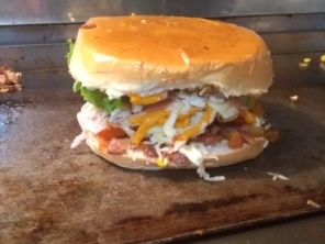 Foto de Lanches Mania em Pederneiras, SP por Solutudo