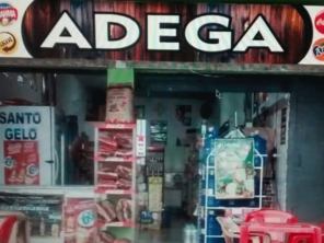 Foto de Adega & Mercearia Pegoraro em Caraguatatuba, SP por Solutudo
