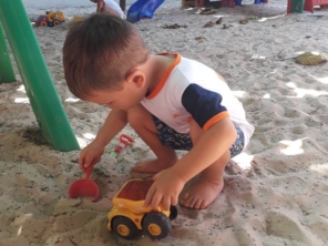 Foto de Centro de Educação Infantil Pingo de Gente em Dourados, MS por Solutudo