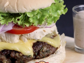 Foto de Pi Lanches em Marília, SP por Solutudo