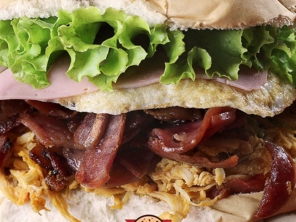 Foto de Pi Lanches em Marília, SP por Solutudo