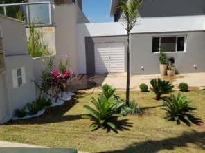 Foto de Semear Paisagismo e Jardins em Botucatu, SP por Solutudo
