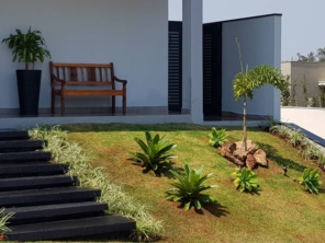 Foto de Semear Paisagismo e Jardins em Botucatu, SP por Solutudo