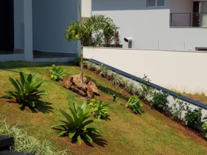 Foto de Semear Paisagismo e Jardins em Botucatu, SP por Solutudo