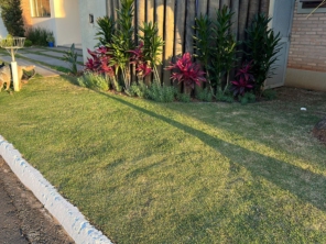 Foto de Semear Paisagismo e Jardins em Botucatu, SP por Solutudo